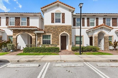 Beautiful Townhouse with 3 bedrooms and 2 1/2 bathrooms located - photo 1