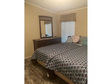 Extremely clean 2017 Oak Manor MH, approx. 15.5x64 with all - photo 34