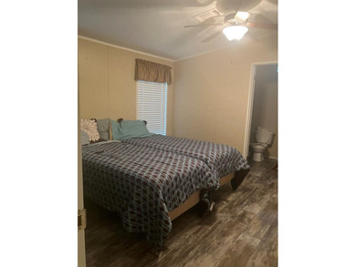 Extremely clean 2017 Oak Manor MH, approx. 15.5x64 with all - photo 35