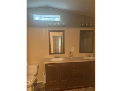 Extremely clean 2017 Oak Manor MH, approx. 15.5x64 with all - photo 37