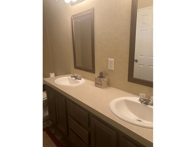 Extremely clean 2017 Oak Manor MH, approx. 15.5x64 with all - photo 38