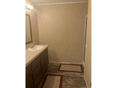 Extremely clean 2017 Oak Manor MH, approx. 15.5x64 with all - photo 39