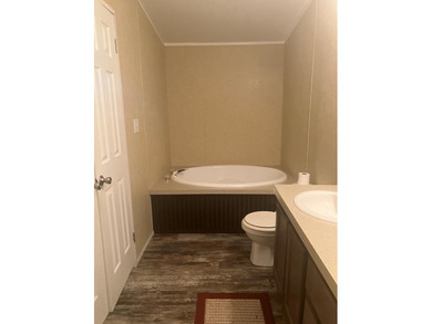 Extremely clean 2017 Oak Manor MH, approx. 15.5x64 with all - photo 40