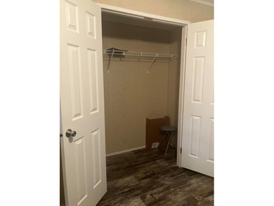 Extremely clean 2017 Oak Manor MH, approx. 15.5x64 with all - photo 42