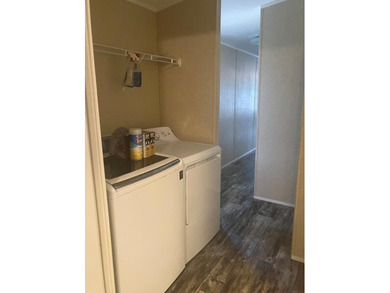 Extremely clean 2017 Oak Manor MH, approx. 15.5x64 with all - photo 45