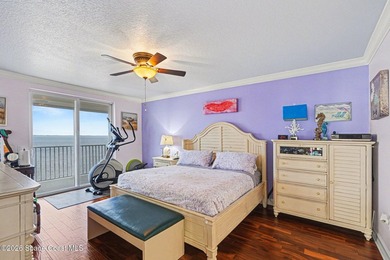 RARE CORNER UNIT NOW AVAILABLE at Harbor Pointe! Ready for - photo 4