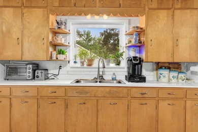 Charming Ranch Style home sitting on 22+/- acres in the small - photo 4