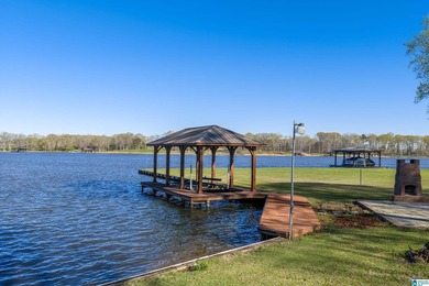 PRICED UNDER COMPS- Do not miss this great buy on Lay Lake. This - photo 16