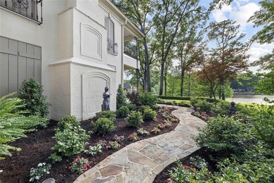 Spring Lake Estate spans 25 beautiful acres within an exclusive - photo 3
