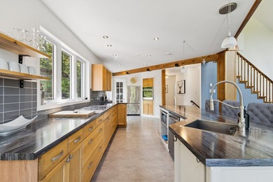 Stunning and highly lucrative estate boasting breathtaking - photo 30
