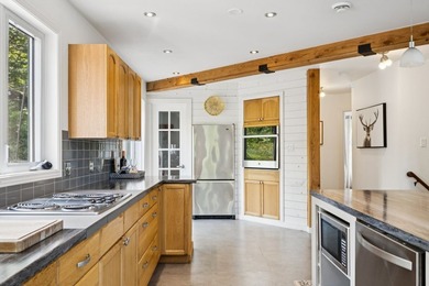 Stunning and highly lucrative estate boasting breathtaking - photo 31