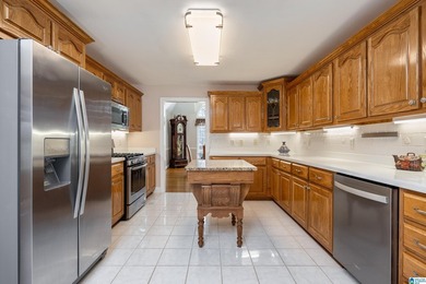 PRICED UNDER COMPS- Do not miss this great buy on Lay Lake. This - photo 32