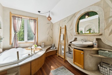 Stunning and highly lucrative estate boasting breathtaking - photo 44