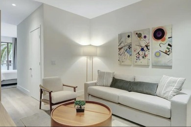 Turn-key and fully furnished 1-bedroom, 1-bath unit in the heart - photo 2