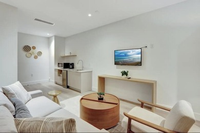 Turn-key and fully furnished 1-bedroom, 1-bath unit in the heart - photo 3
