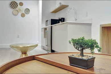 Turn-key and fully furnished 1-bedroom, 1-bath unit in the heart - photo 5