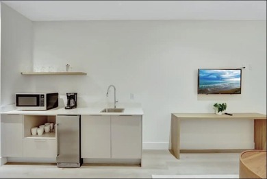 Turn-key and fully furnished 1-bedroom, 1-bath unit in the heart - photo 6