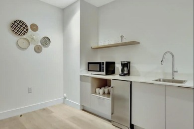 Turn-key and fully furnished 1-bedroom, 1-bath unit in the heart - photo 7