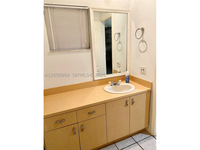 Highly sought-after Horizons West FIRST FLOOR 1 bedroom / 1.5 - photo 11