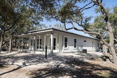 Royal Oaks is a bay-front community with - photo 31