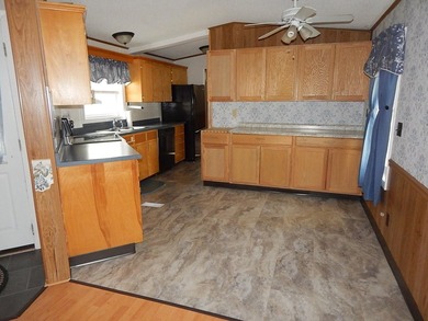 1986 Zimmer Duke mobile home in Fairview Estates 55+ community - photo 4