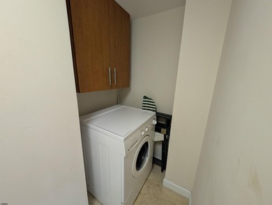 Vacant, clean, and ready for new Occupancy, way up on the 20th - photo 12