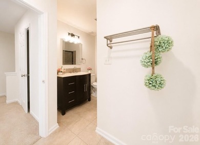 Beautifully updated 2-bedroom, 1.5-bath condo in a prime - photo 14