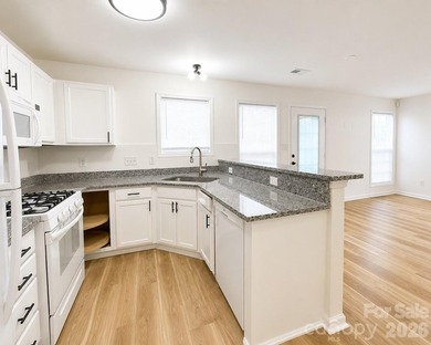 Beautifully updated 2-bedroom, 1.5-bath condo in a prime - photo 16