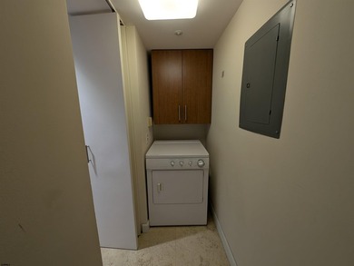 Vacant, clean, and ready for new Occupancy, way up on the 20th - photo 16