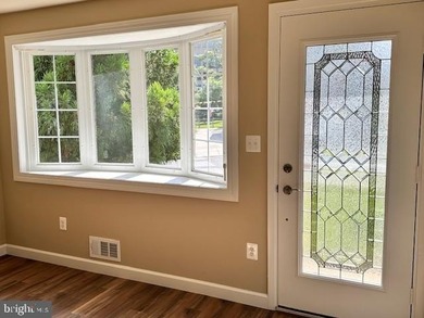 Beautifully renovated split-level home offering a move-in-ready - photo 8