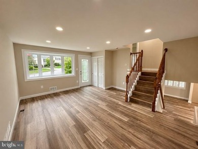 Beautifully renovated split-level home offering a move-in-ready - photo 9