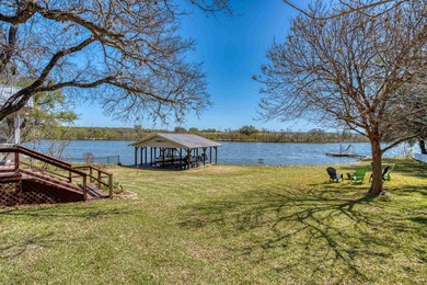 Welcome to 110 Bluebonnet Circle and experience lake living at - photo 30