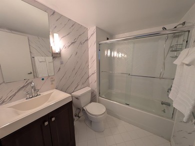 Vacant, clean, and ready for new Occupancy, way up on the 20th - photo 30