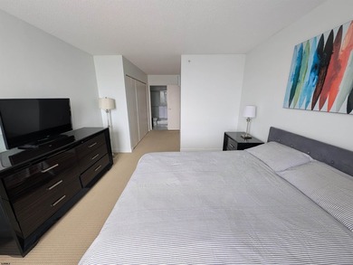 Vacant, clean, and ready for new Occupancy, way up on the 20th - photo 34