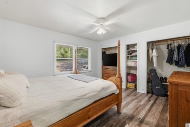 Spacious living with privacy and room to enjoy the outdoors, all - photo 17