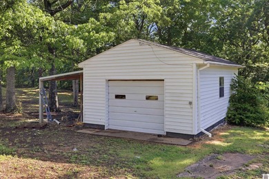 Spacious living with privacy and room to enjoy the outdoors, all - photo 33