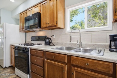 Conveniently located; just minutes away from hwy 17 and downtown - photo 8