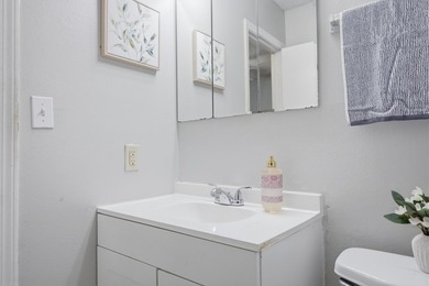 Townhouse price to sell...Located in Shalimar at 145 4th Avenue - photo 44