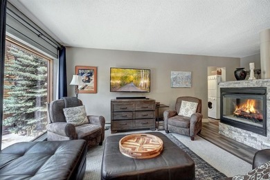 Rare 3 Bedroom for under $1M. East Village. Nicely maintained - photo 3