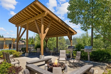 Welcome to effortless mountain living in this spacious 2-bedroom