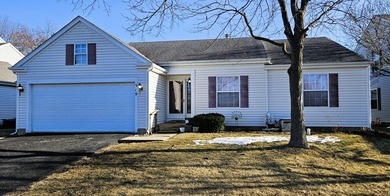 (private lake, pond, creek) Home For Sale in Streamwood Illinois