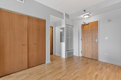 Enjoy city living with comfort and convenience in this spacious - photo 3