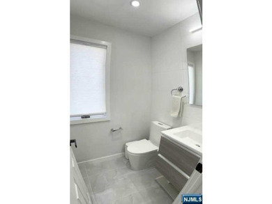Rare opportunity to own full renovated unit recently - photo 11