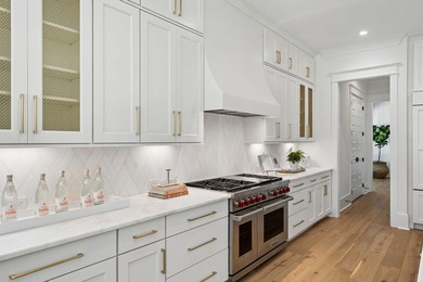 Welcome to 914 Lakeview Drive, a stunning new construction - photo 13