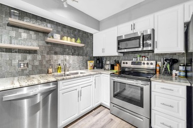 Sleeps 4! This beautifully updated 2nd-floor end-unit 1-bedroom - photo 13