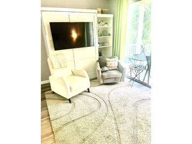 Sleeps 4! This beautifully updated 2nd-floor end-unit 1-bedroom - photo 14