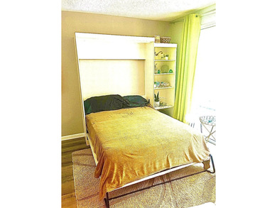 Sleeps 4! This beautifully updated 2nd-floor end-unit 1-bedroom - photo 15
