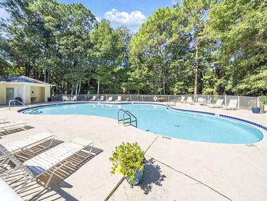 Sleeps 4! This beautifully updated 2nd-floor end-unit 1-bedroom - photo 18