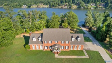 Lake Home For Sale in Rainbow City, Alabama