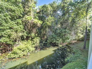 Sleeps 4! This beautifully updated 2nd-floor end-unit 1-bedroom - photo 23